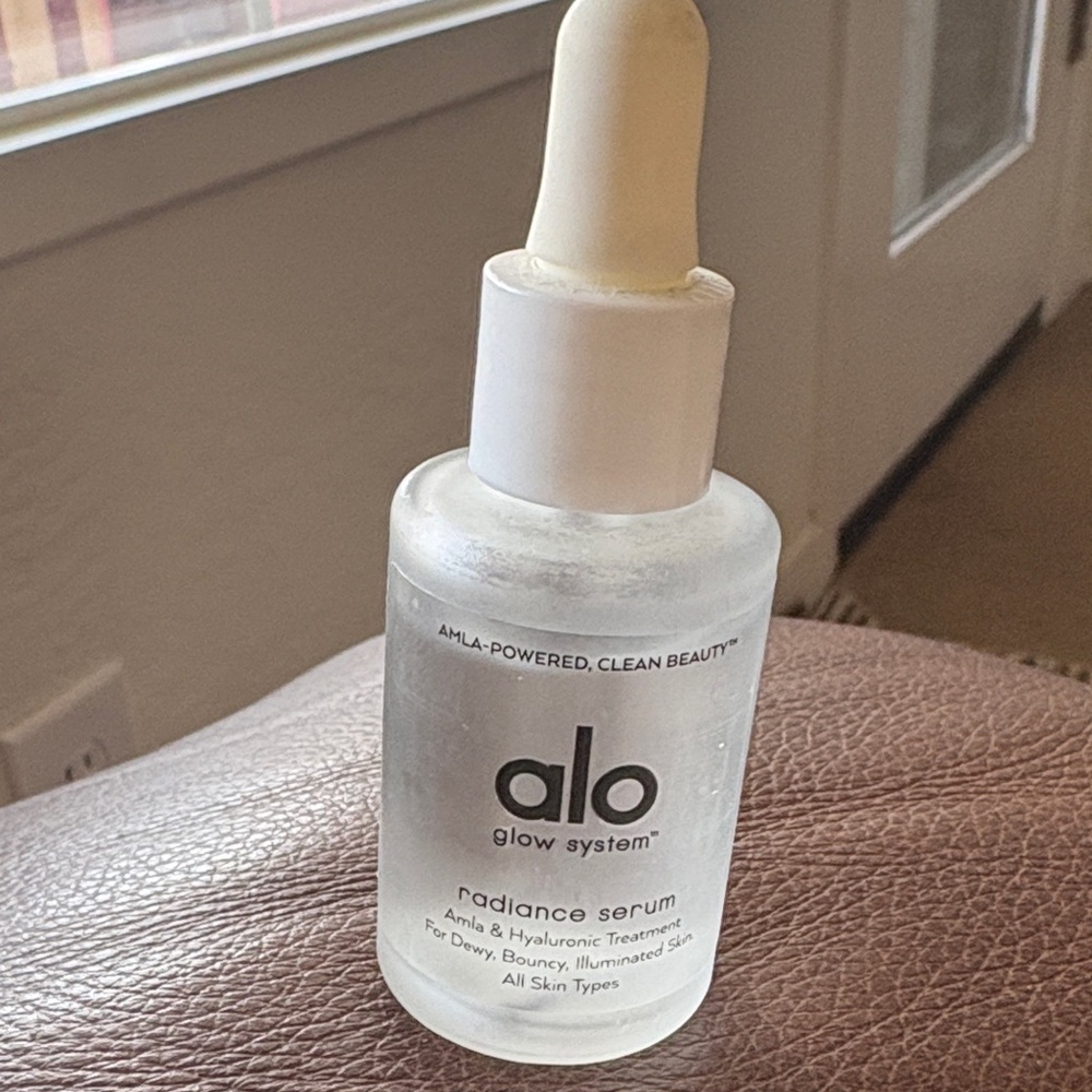 ALO Yoga‎ Glow System Radiance Serum - Frosted White & Clear Bottle